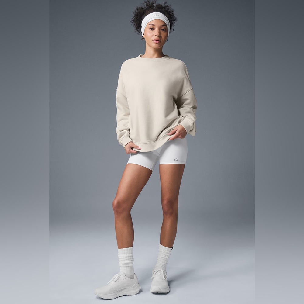 ALO Yoga Beige Sweatshirt and White Shorts Ensemble
